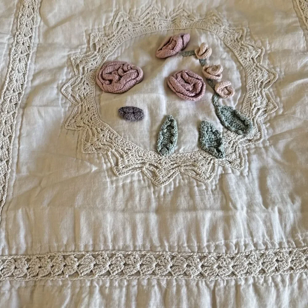 Vintage Cottagecore Rosette 3D Crocheted Quilt Queen Size W/2 Shams 86